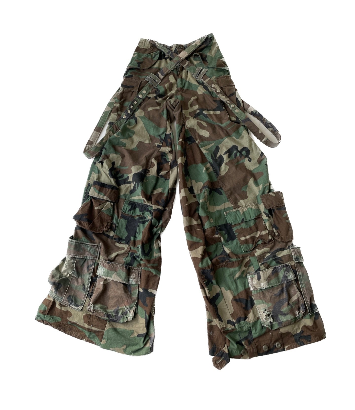 OVERSIZED CAMO PANTS