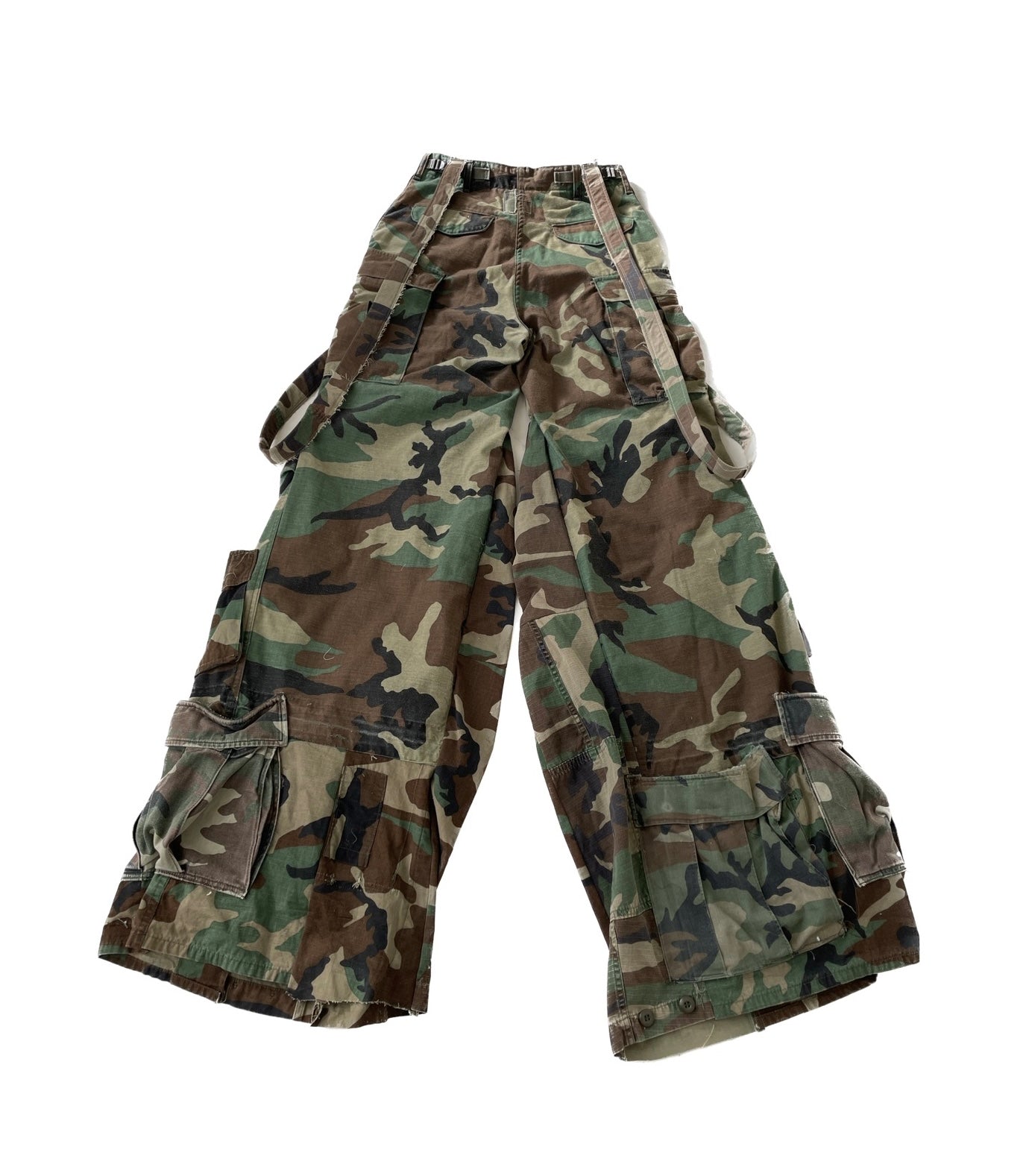 OVERSIZED CAMO PANTS